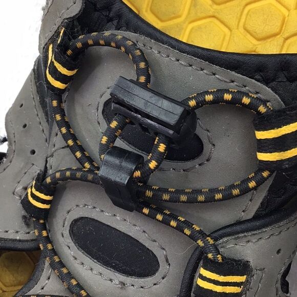 Khombu “Kyle” Gray Bungee Top Sandals - Picture 11 of 12